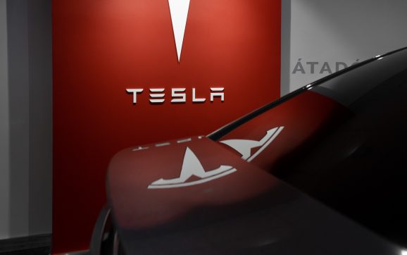 The Revolutionary Technology Behind Tesla’s Batteries: What Makes Them Different?
