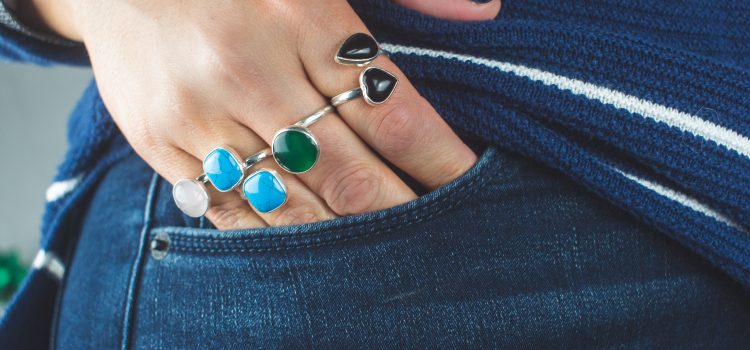 Raising the Bar (and Waistline): How Low-Rise Jeans Are Making a Fashion Statement Again!