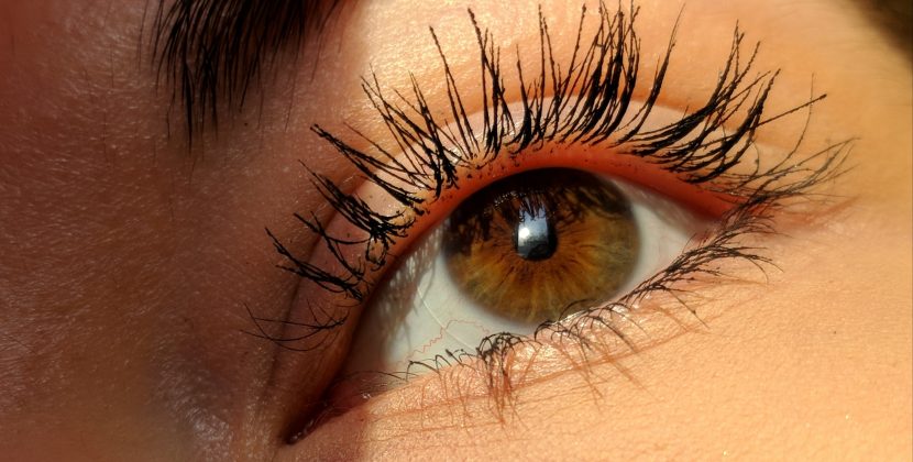 10 Simple Tips for Growing Long and Luscious Eyelashes