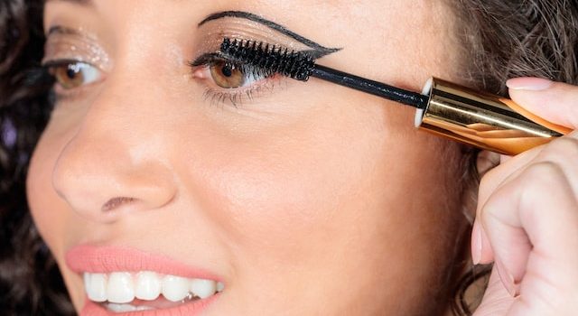 What De-Influencers Want You to Know About Mascara