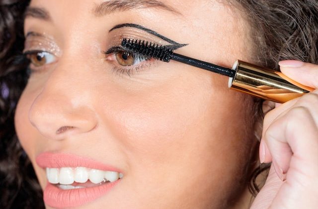 What De-Influencers Want You to Know About Mascara