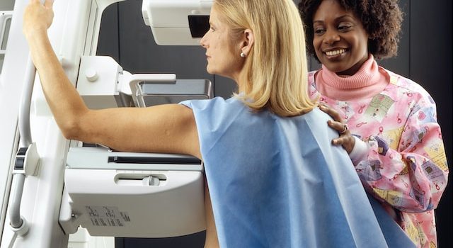 Experts Recommend Mammogram Screenings for Women