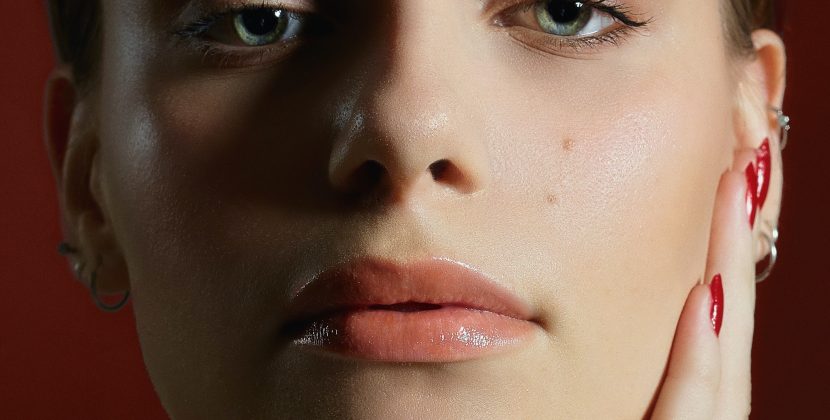 The Ultimate Guide to Banishing Blackheads: Tips and Tricks for a Clearer Complexion