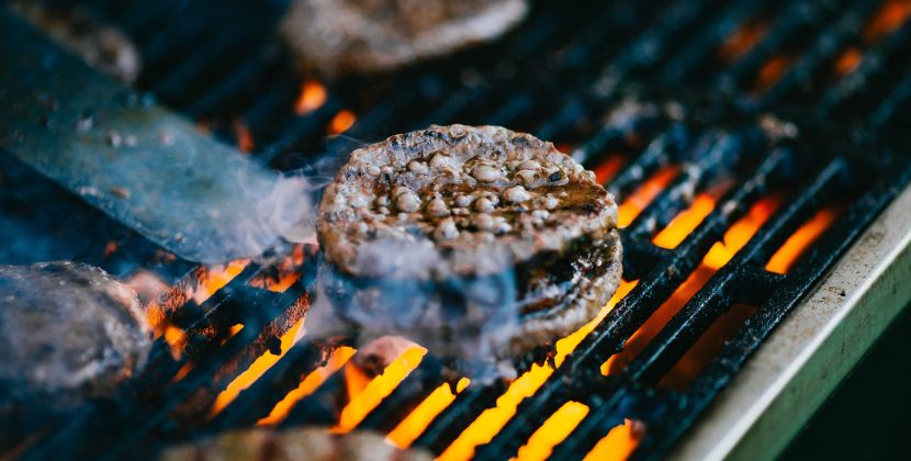 Sizzle and Savory: Elevating Your Burger Game with Expert Tips for Juiciness