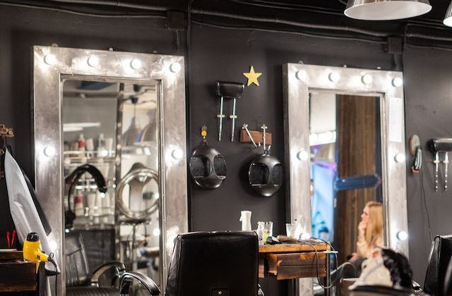 Don’t Forget to Tip! A Breakdown of Which Beauty Professionals Deserve Gratuity