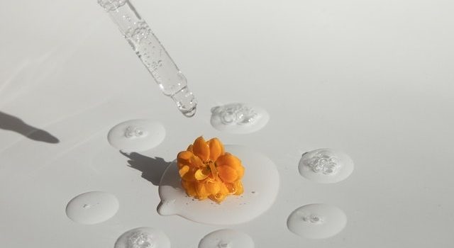 The Dynamic Duo: Hyaluronic Acid and Retinol to Transform Your Skin