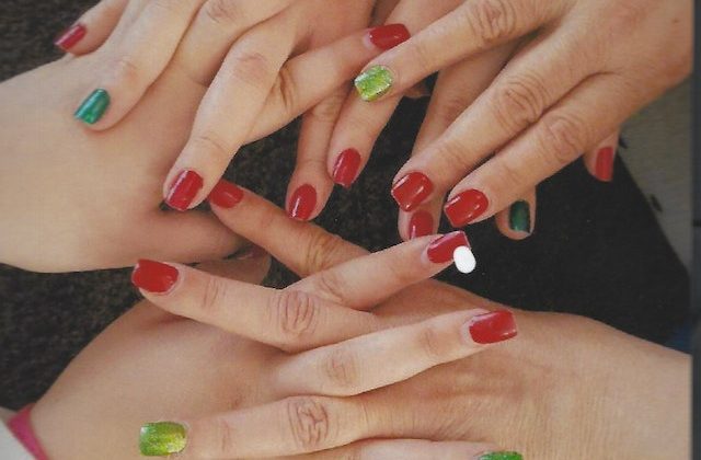 The Pros and Cons of Dip Powder Manicures: Is it Worth the Hype?