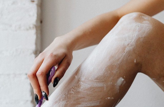 The Do’s and Don’ts of Leg Shaving: Essential Tips from Skincare Experts