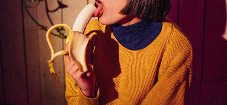3 ways get banana in your mouth