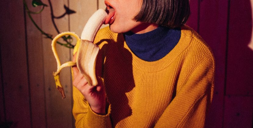 3 ways get banana in your mouth