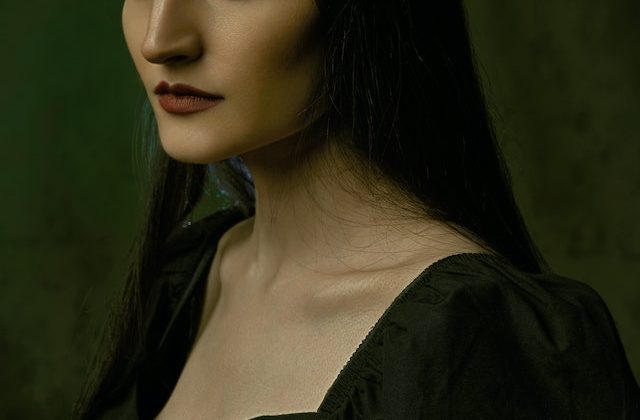 Straighten Your Hair the Healthy Way: 10 Natural Remedies