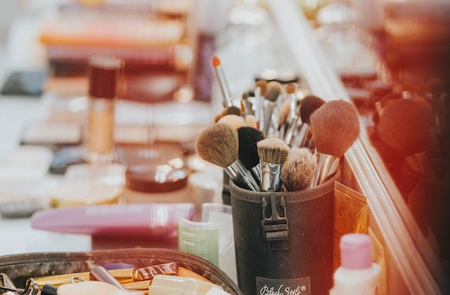 How Jane Hertzmark Hudis Balances Classic Estée Lauder Products with Modern Trends