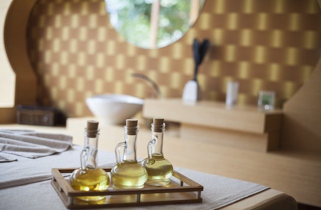 Unlock the Power of Castor Oil: How it Promotes Hair Growth