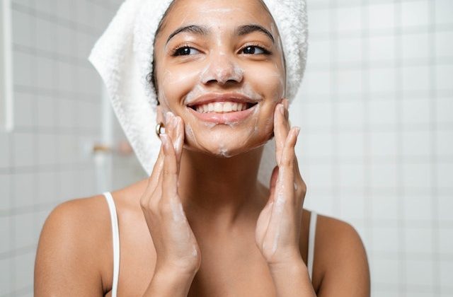 How to Keep Your Skin Looking Fresh and Shine-Free All Day Long