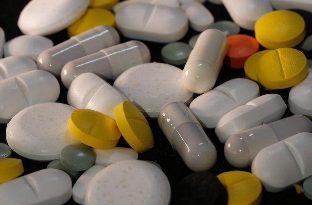 Multivitamins vs Whole Foods: Which Is Better for Getting Essential Nutrients?