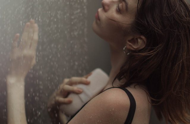 Breaking Down the Myths: How Much Hair Loss is Normal in the Shower?