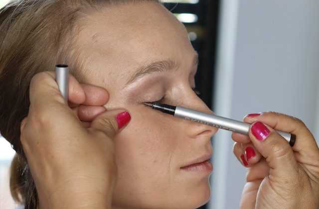 Unleash Your Creativity: DIY Eye Liner Made from Eye Shadow in 5 Simple Steps