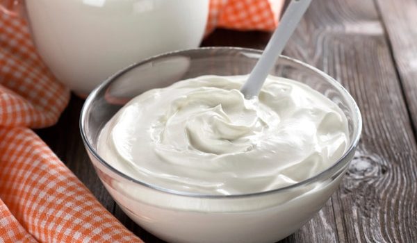Turmeric Elixir: Dr. Axe’s 2-Week DIY Yoghurt Mask for Banishing Puffiness