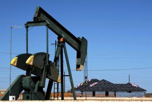 Republican candidates race for Texas oil money