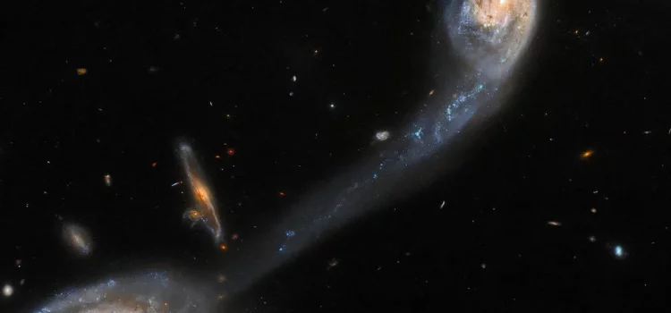Intergalactic Nexus: Hubble’s Latest Image Exposes a Bridge Between Cosmic Realms