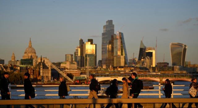 UK Plans to Remove Cap on Bankers’ Bonuses