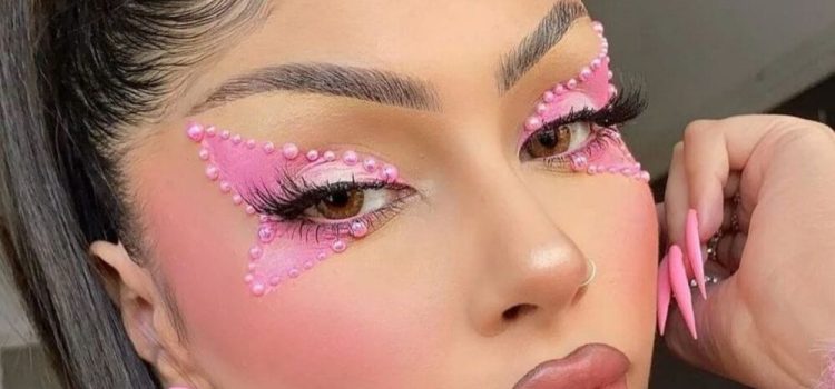 Unleash Your Inner Artist: 5 Eyeshadow Hacks to Elevate Your Look