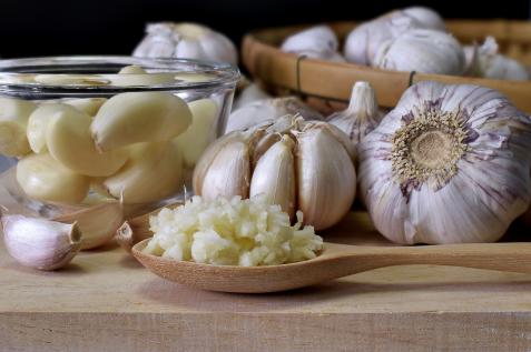 Garlic’s Remarkable Journey in Dandruff Eradication