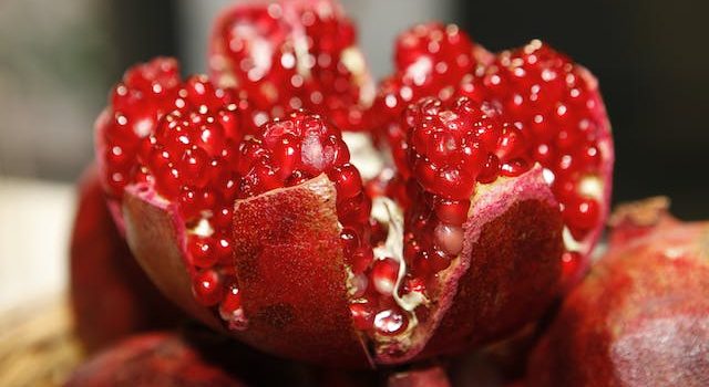 Culinary Mastery Pomegranate Cutting and Seeding Hacks