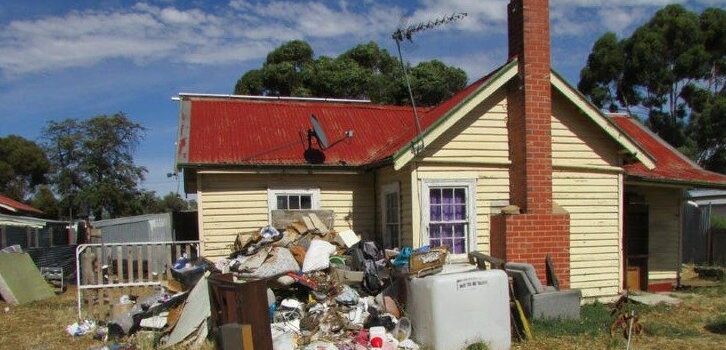 Quirky Charm: Former Rental Home in Warracknabeal Hits the Market, ‘Rubbish Included’