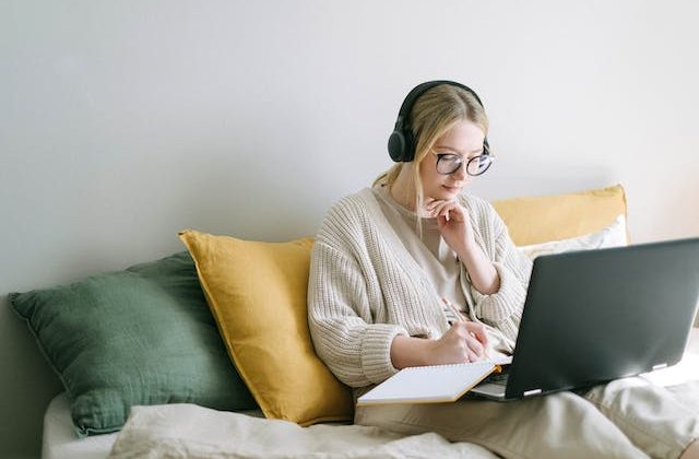 Crafting Style Experiences for the Ultimate Shopaholic Job