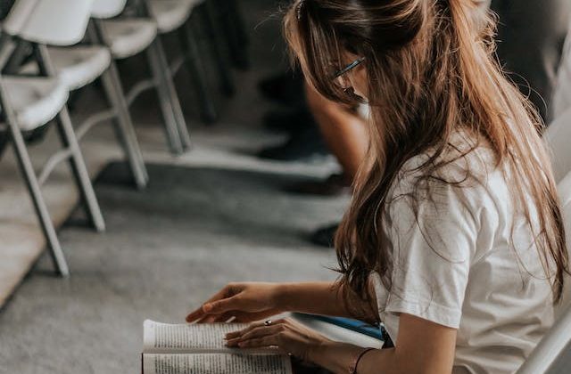 Exploring Emotional Bonds Between Arab and Jewish Students