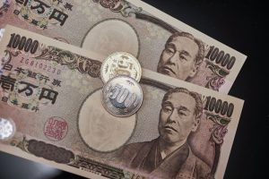 Japan's Yen Slides to 1990s Depths